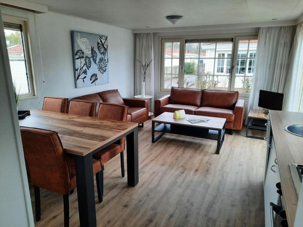 For 6 People Chalet Oostkapelle